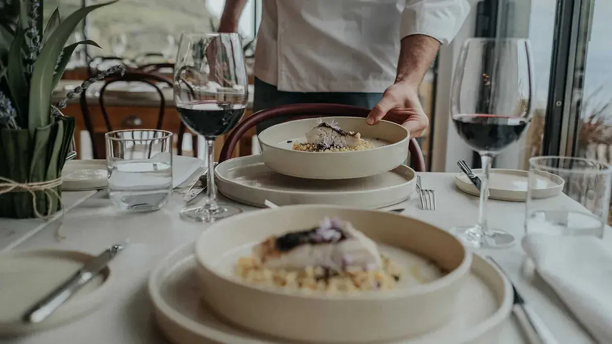 A plated seasonal dish being served at Razão Restaurant in Socalco